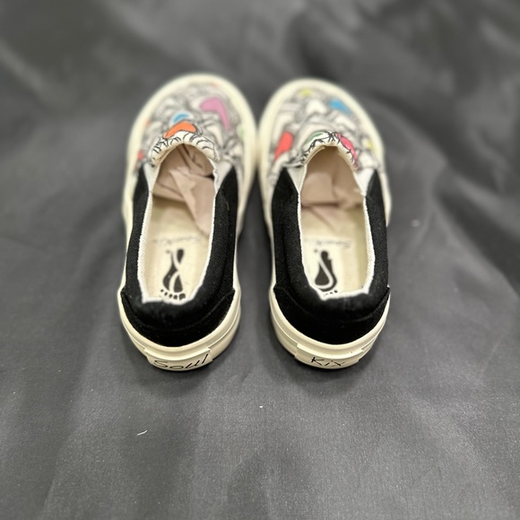 Custom Slide On Shoes-Hearts - Picture 2 of 3